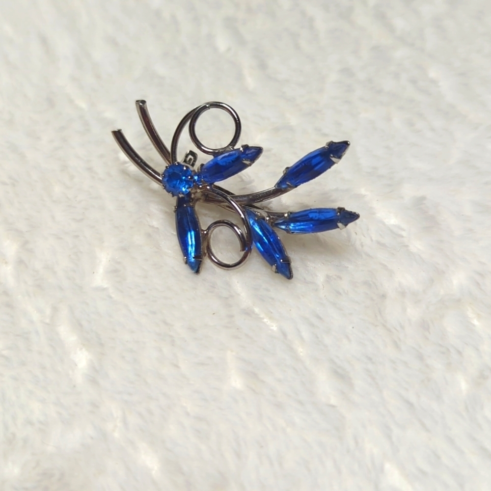 Vintage 60's Elegant Blue Marquis Shaped Rhinestone Brooche - Picture 4 of 7